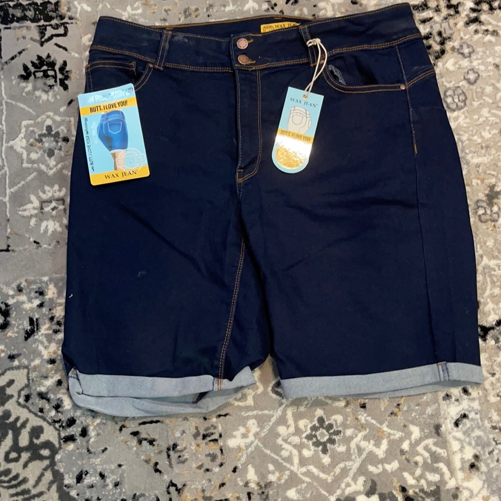 Bermuda shorts 💸